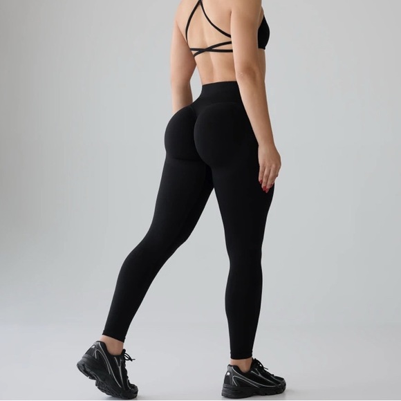 Women's Black High-Waisted Leggings - Picture 1 of 12